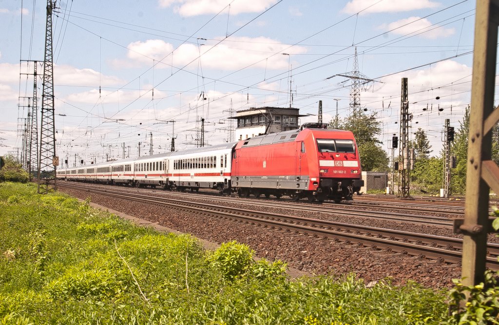 101 102 am 13.5.12 fotografiert von einem Parkplatz in Koblenz L�tzel