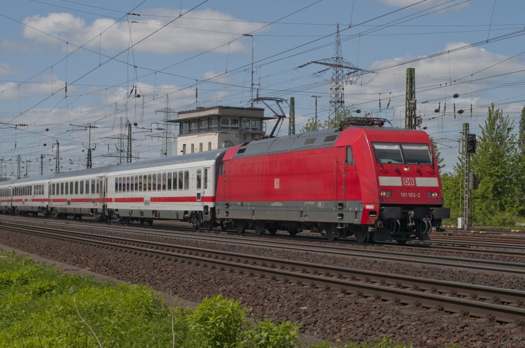 101 102 auf dem Weg nach Koblenz. Aufgenommen Ko-Ltzel am 13.05.12.
