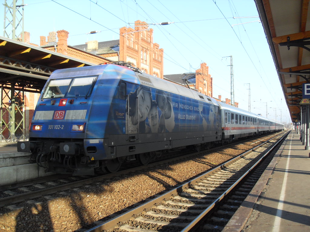 101 102 mit einem IC am 29.01.2011 in Stendal und weiter nach Frankfurt.