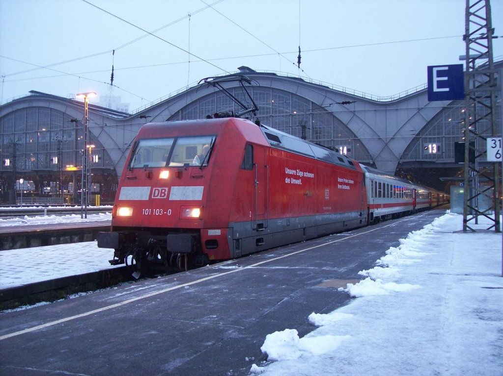 101 103-0 steht mit ihrem IC im HBF Leipzig bereit 30.12.2009