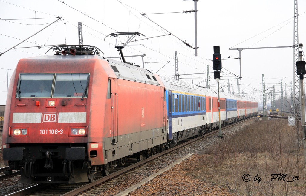 101 106-3 mit einem IC dei der Durchfahrt Bhf. Nauen 16.2.2011