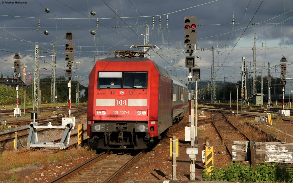 101 107-1 mit dem IC 2066 (Nrnberg Hbf-Karlsruhe Hbf) bei der Einfahrt in den Zielbahnhof 10.10.11