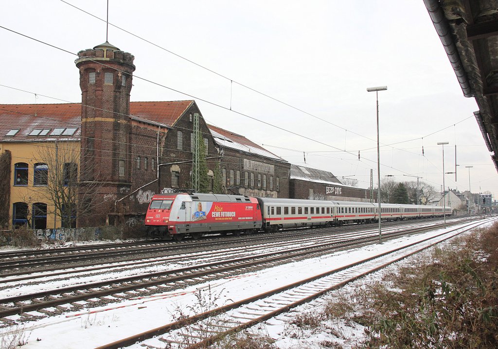 101 109-7  Cewe Fotobuch  mit einem IC am 14.12.2012 in Wuppertal Unterbarmen.