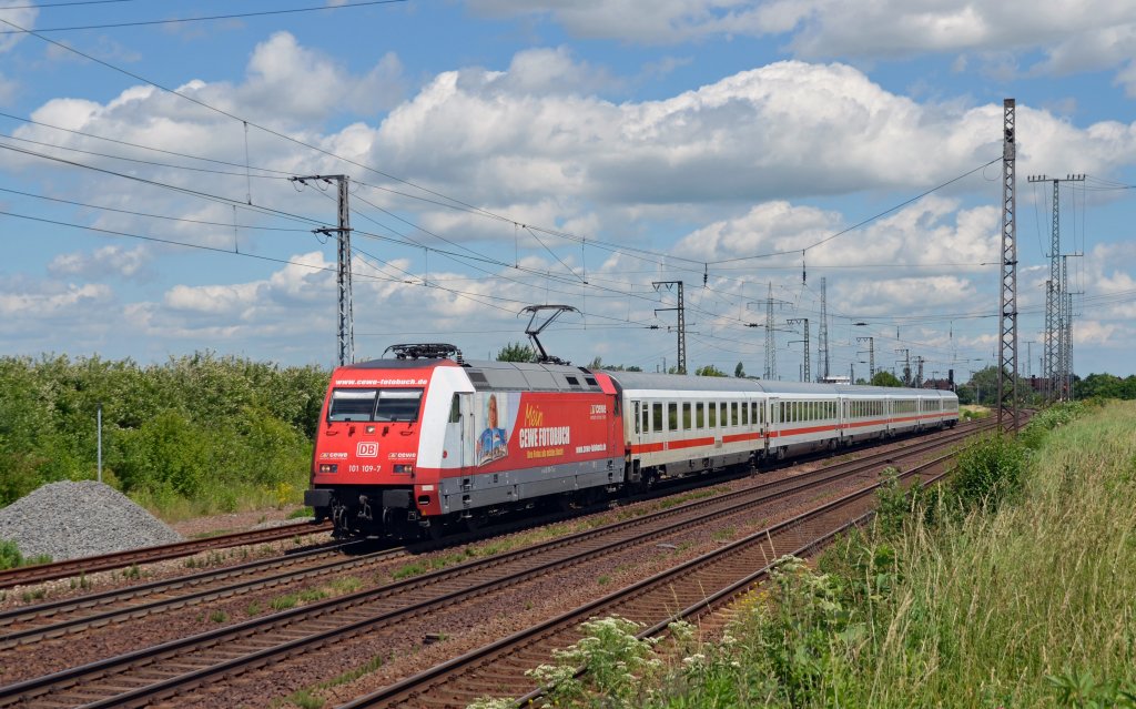 101 109 bespannte am 22.06.13 den IC 2158 von Dresden nach Frankfurt(M). Von Leipzig kommend zieht sie hier ihren IC durch Grokorbetha nach Naumburg.