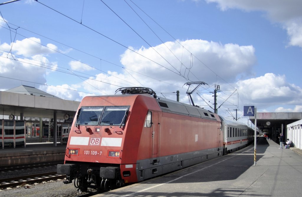 101 109 verl�sst mit 30.Minuten Versp�tung Hannover HBF.