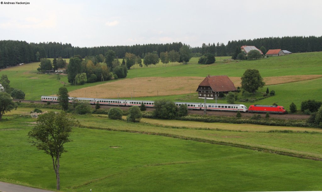 101 110-5 mit dem IC 2279 (Stralsund Hbf-Konstanz) bei Stockburg 27.7.12