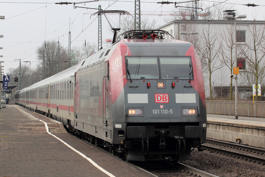 101 110-5 mit IC 131 nach Emden Auenhafen in Recklinghausen 13.4.2013