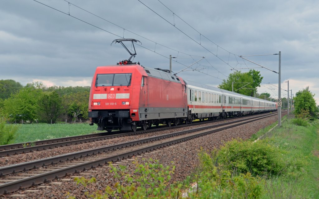 101 110 zog zusammen mit 101 047 am 06.05.12 den IC 2209 durch Jenitz Richtung Leipzig.