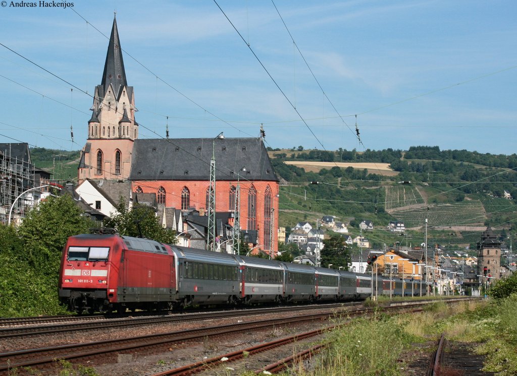 101 111-3 mit dem EC 7 (Hamburg-Altona-Chur) in Oberwesel 20.7.10