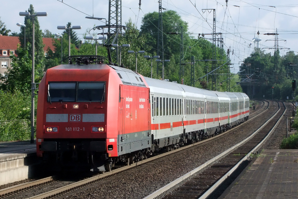 101 112-1 mit IC 2005 nach Konstanz bei der Einfahrt in Recklinghausen 2.6.2012