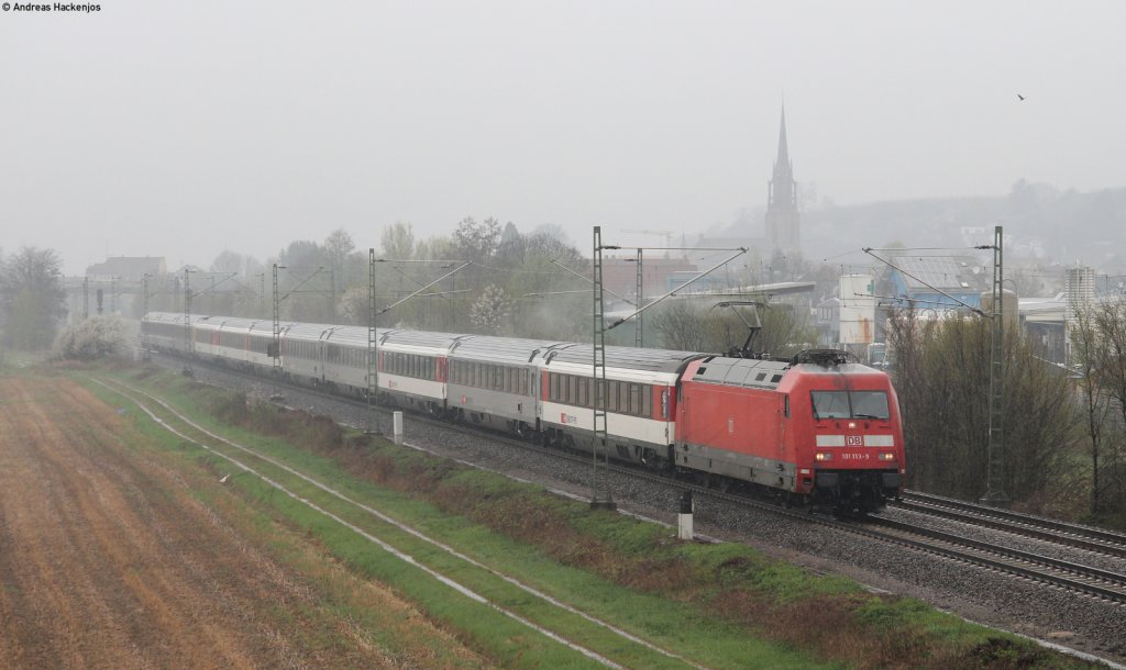 101 113-9 mit dem EC 7 (Hamburg Altona-Chur) bei Teningen 5.4.12