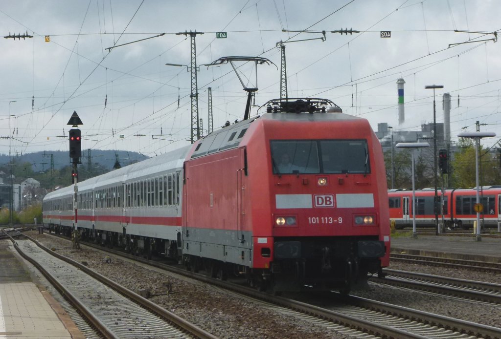 101 113-9 zieht den IC 2351 Saarbrcken - Stuttgart am 20.04.2012 nach Kaiserslautern