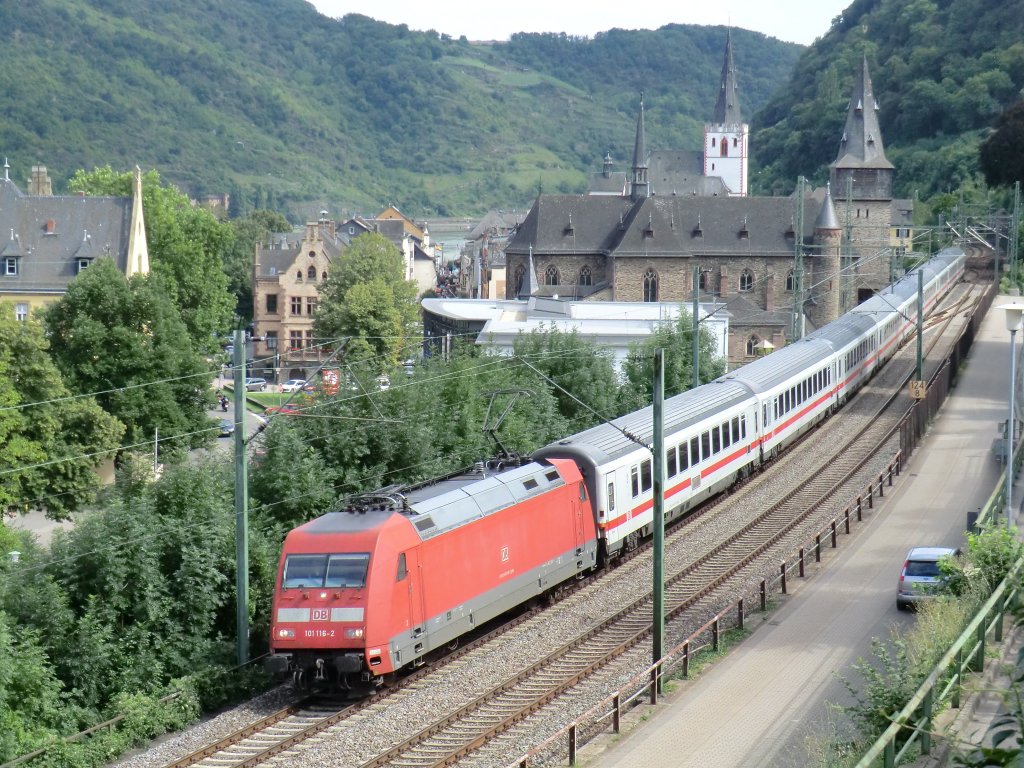 101-116 ist am Freitag 13.8.10 mit dem IC 2012 Oberstdorf - Magdeburg bei St. Goar unterwegs.