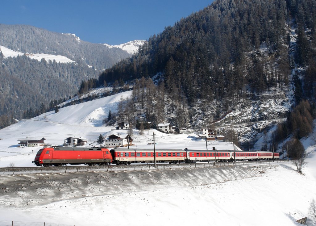 101 117 mit einem Autozug am 13.02.2010 unterwegs bei St. Jodok am Brenner.