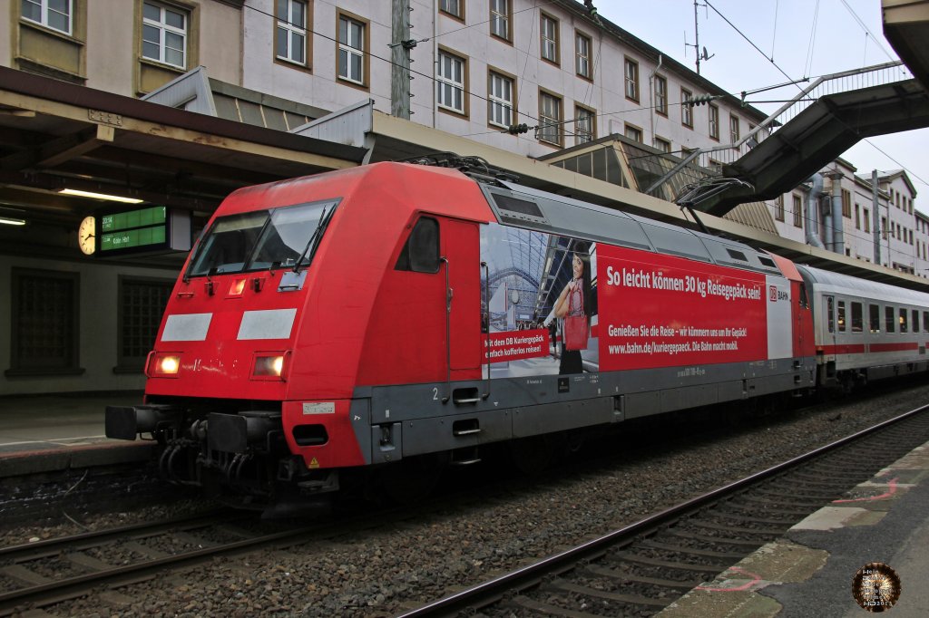 101 118-8 '30 kg DB-Kuriergepäck' mit IC2442 am 21.05.2013 in Wuppertal Hbf.