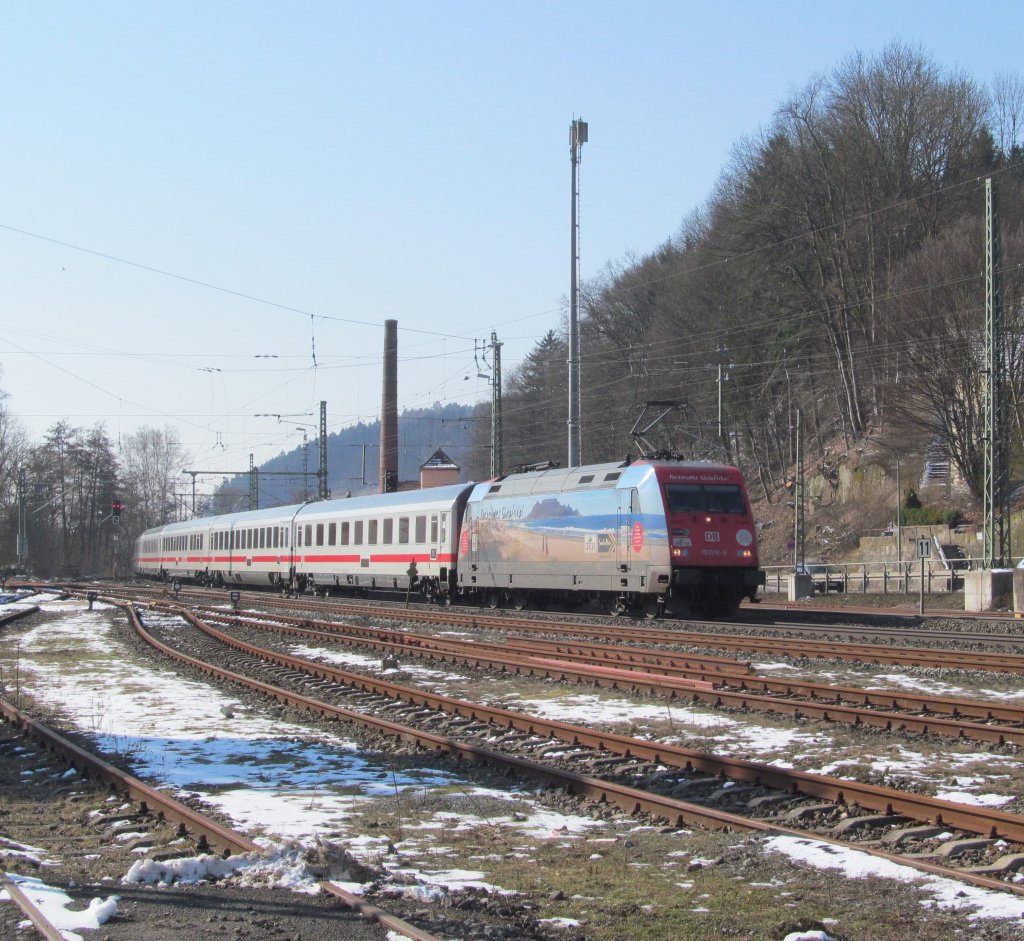 101 118-8  Afrika  zieht am 16. Mrz 2013 den IC 2208 durch Kronach.
