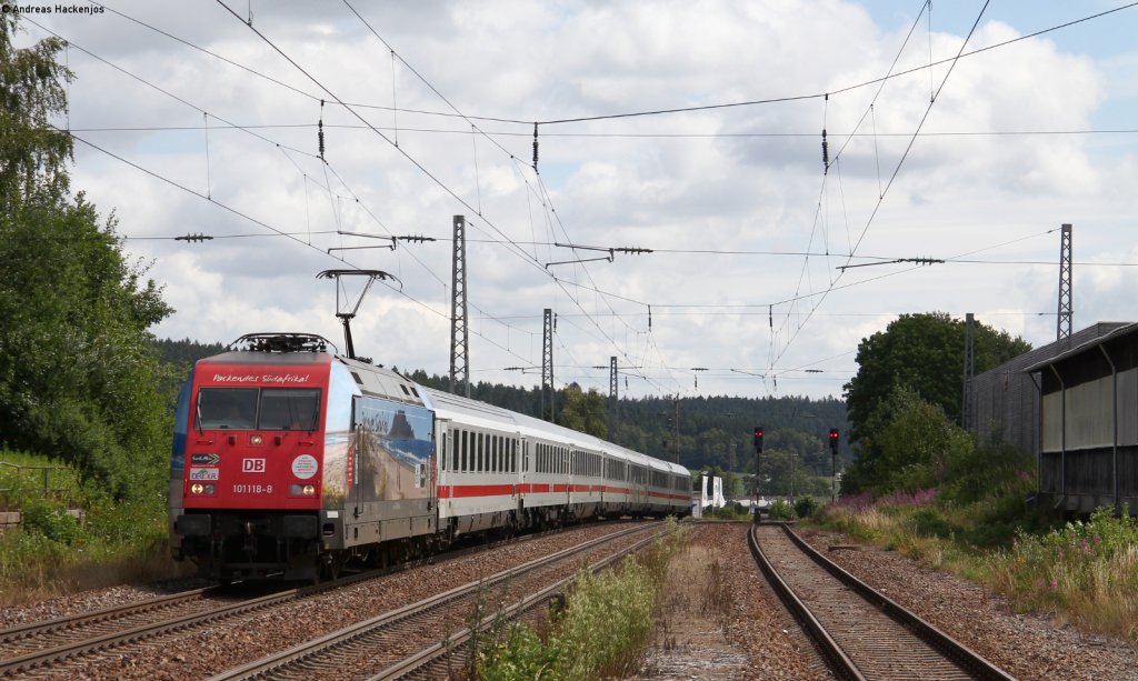 101 118-8 mit dem IC 2370  Schwarzwald  (Konstanz-Hamburg Altona) bei der Einfahrt St.Georgen 30.7.12