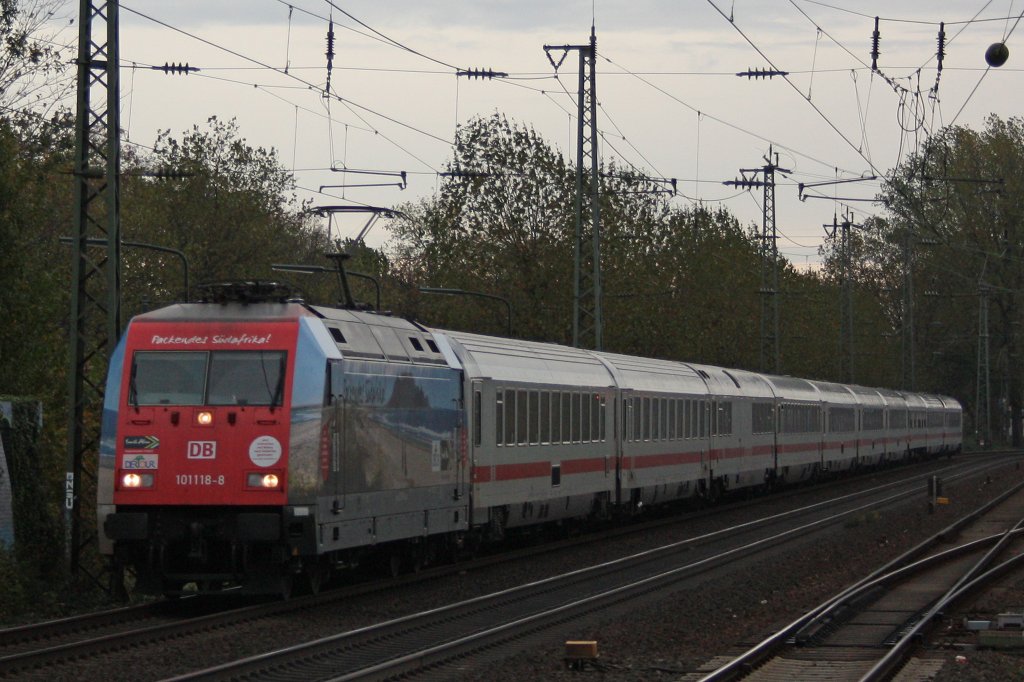 101 118  Afrika  am 1.11.12 mit einem IC in Dsseldorf-Oberbilk.