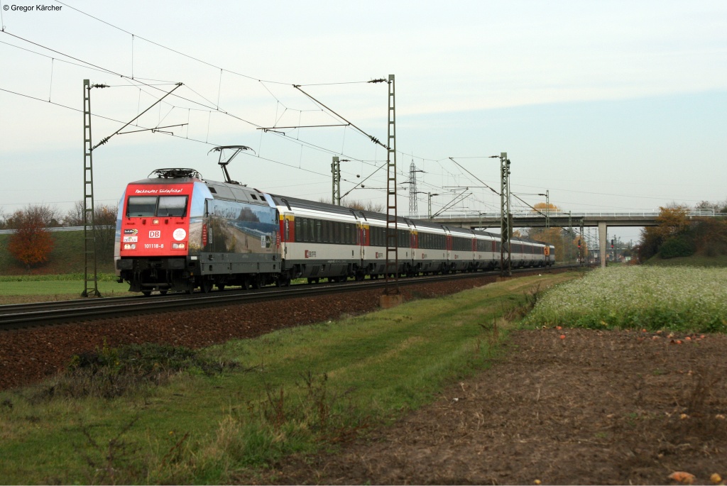 101 118  Packendes Sdafrika Meerblick  mit dem EC 7 Hamburg-Chur. Aufgenommen am 09.11.2012 bei Graben-Neudorf.
