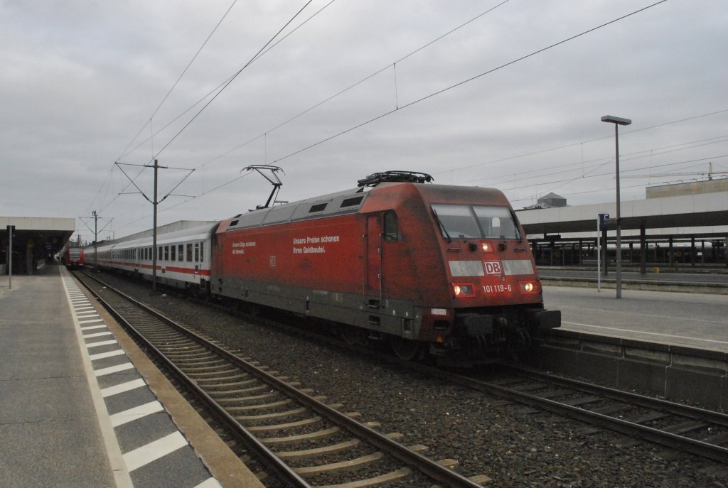 101 119-6 (Schn Dreckig) in Hannover am 02.04.2012.