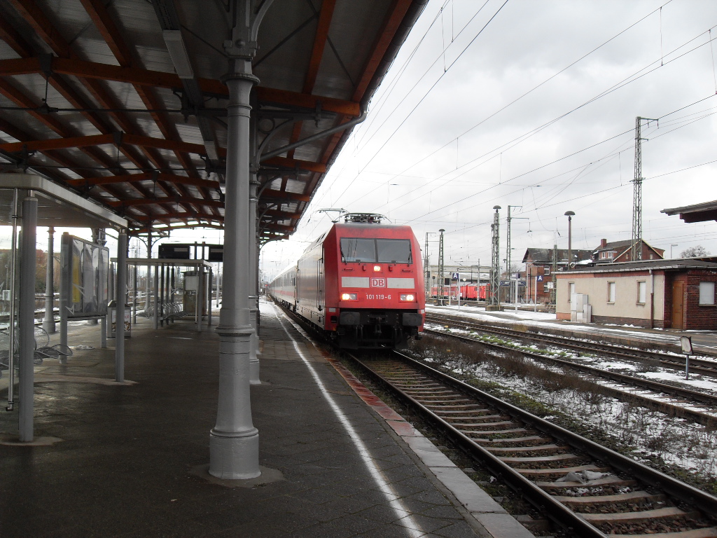 101 119 kam am 25.12.2009 nach Stendal und fuhr weiter nach Leipzig.