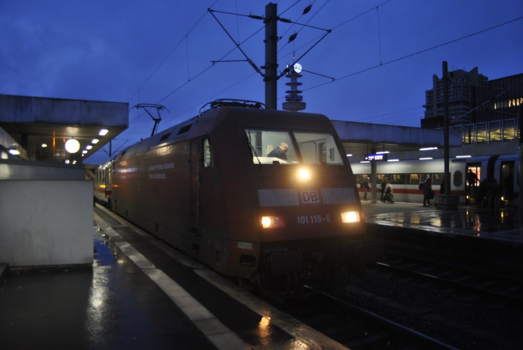 101 119, mit IC in Hannover, Am 07:12:2011.