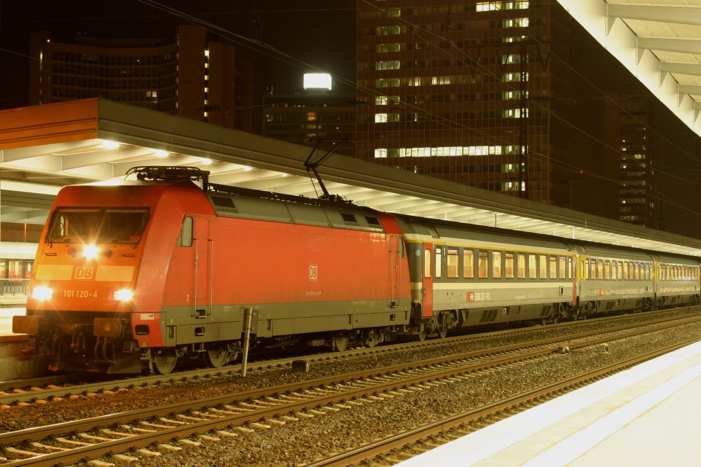 101 120 ist am 21.3.10 mi einem EuroCity in Essen Hbf