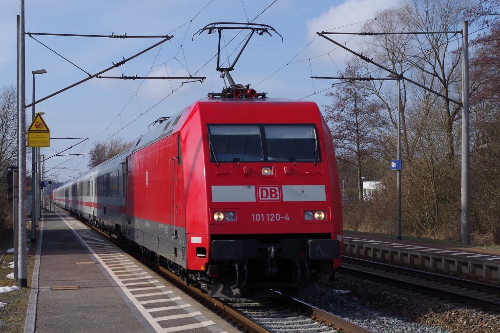 101 120 mit IC 2208 am 02.03.2013 in Kps. 