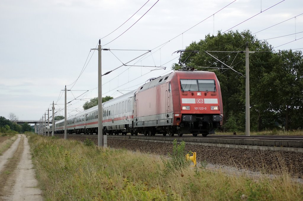101 122-0 mit dem IC 1925 Kln Hbf & IC 1897 Stuttgart Hbf der dann ab Hannover von der 120 104-5 weiter geschoben wird. 22.08.2010