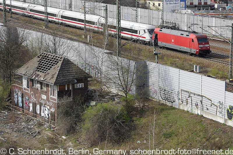 101 124-6 vor dem Bahnhof Berlin Spandau am 0. April 2010