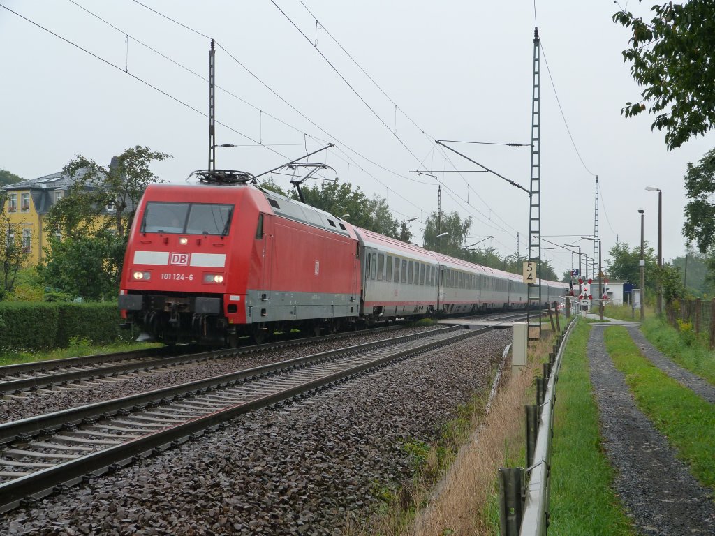 101 124 durchfhrt mit ihrem  BB  IC Dresden Stetzsch.
5.9.12