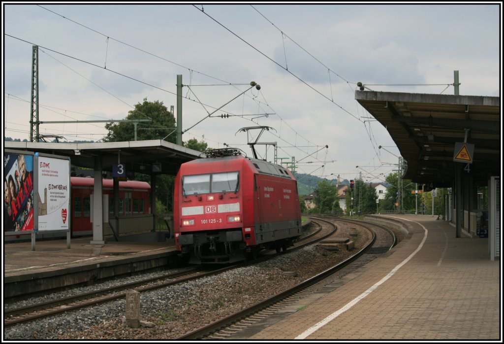 101 125-3 fhrt solo durch Stuttgart-Untertrkheim, 17.08.10