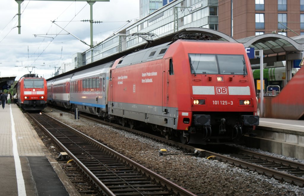 101 125-3 mit EC 7 Hamburg nach Chur in Freiburg am 27.08.2011