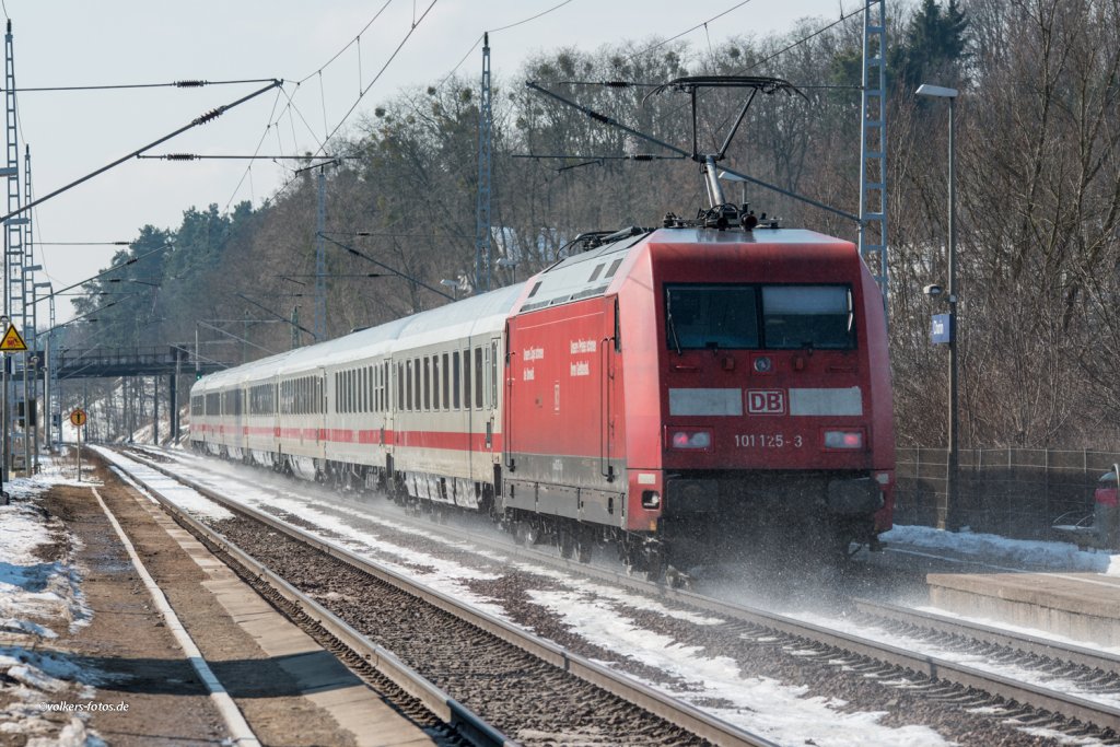101 125, Mrz 2013, mit einem IC aus Stralsund, kurz vor Eberswalde.
