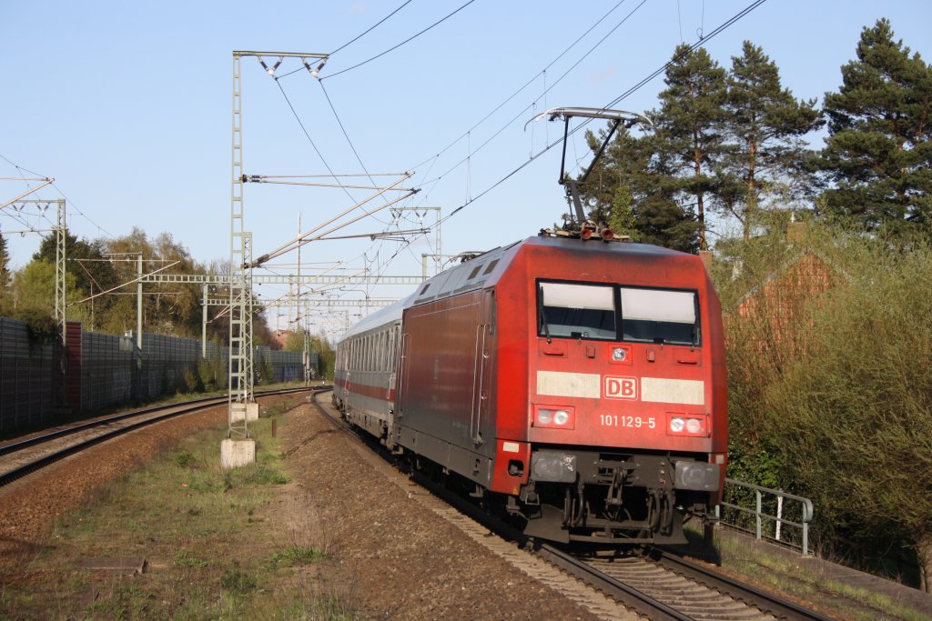 101 129 mit einem IC in Braunschweig Weddel am 21.04.2010 