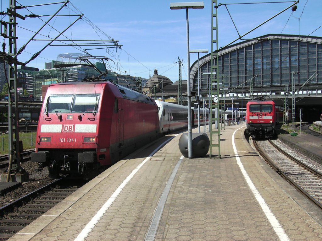 101 131 mit dem ICE 1105 nach Berlin Sdkreuz und auf dem Nachbargleis 112 168 mit dem RE nach Lbeck Travemnde am 05.Juni 2010 im Hamburger Hbf.