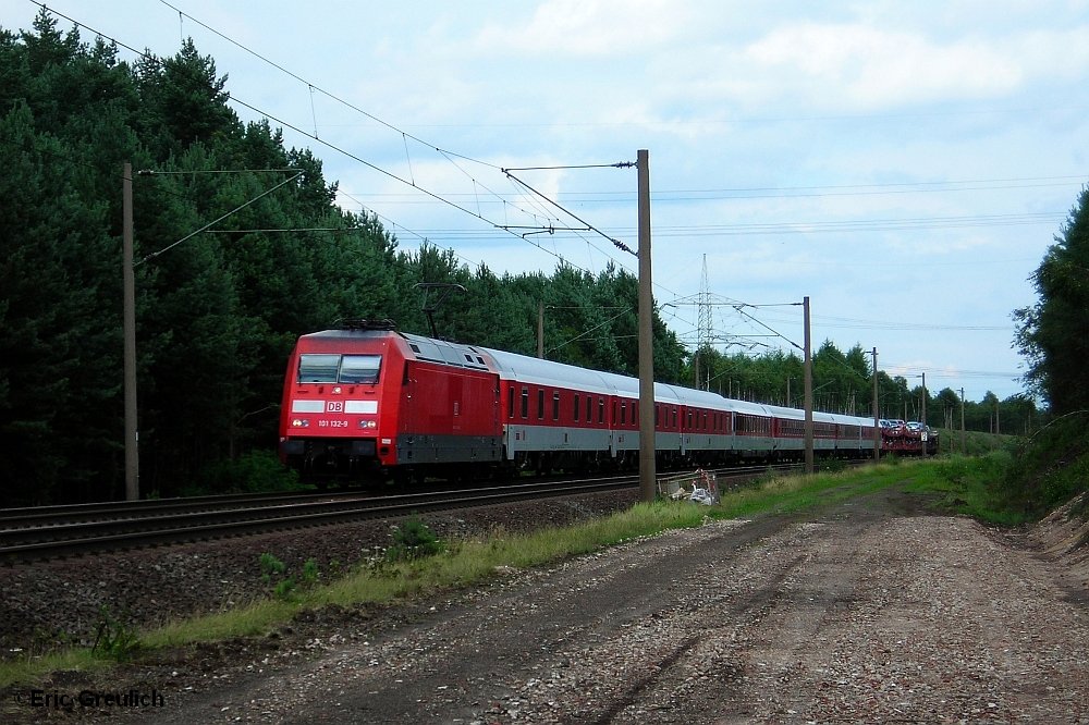101 132 mit einem Autozug bei Unterl