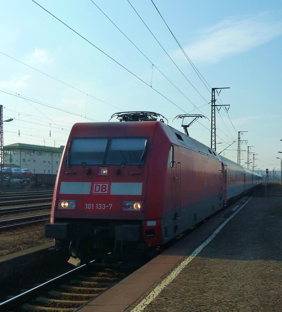 101 133 brachte ihren IC nach Dresden HBF .
Dresden Friedrichstadt 03,03.11