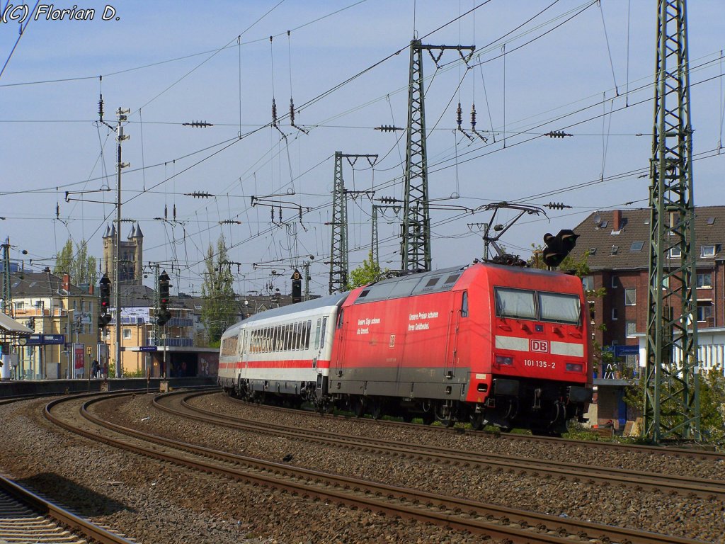 101 135-2 mit IC 2116 aus Stuttgart Hbf kommend, bei der Durchfahrt von D�sseldorf-Volksgarten am 24.04.2010