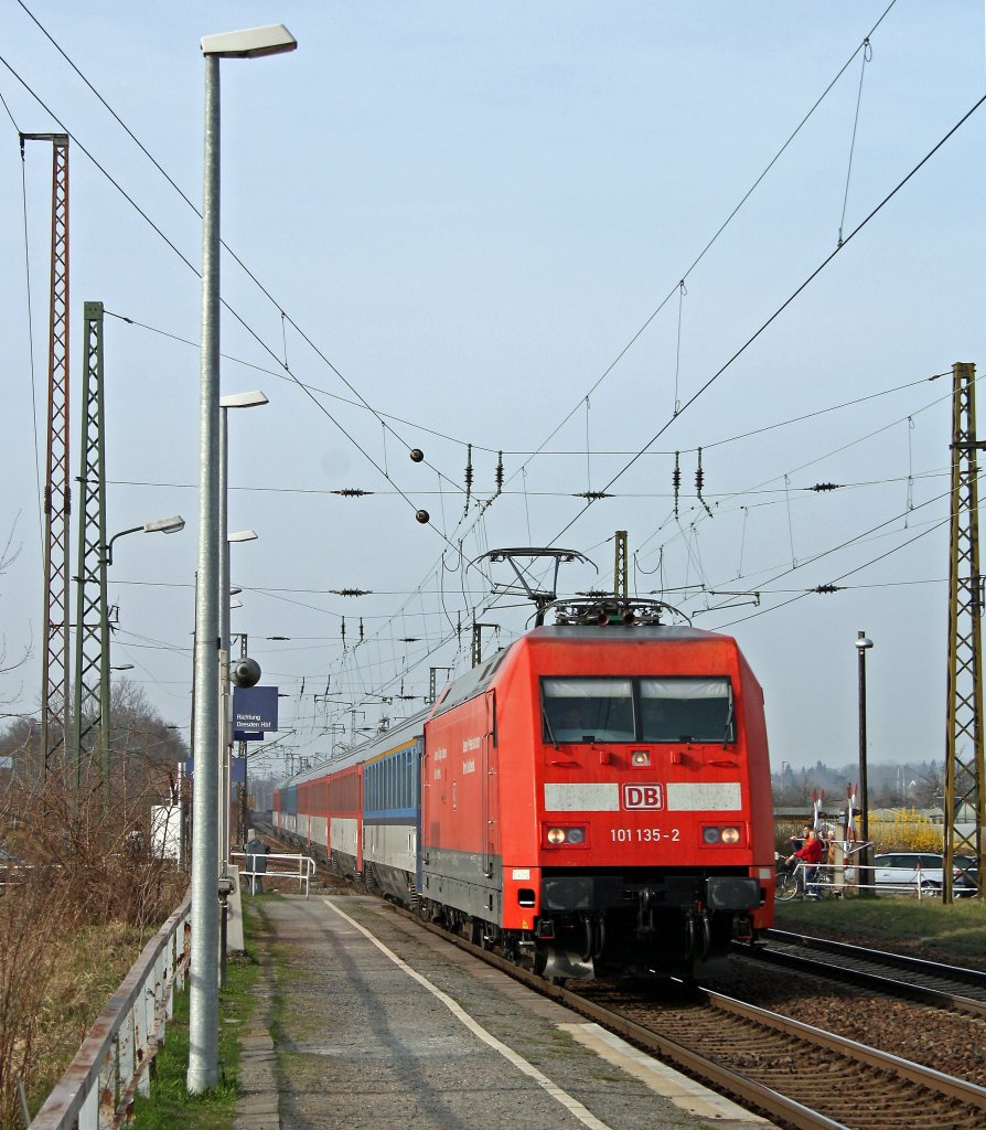 101 135 fhrt mit EC379 Stralsund - Brnn durch Abzw Radebeul-Naundorf, 27.3.012.