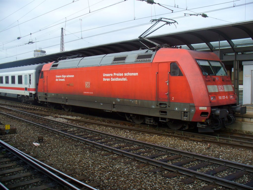 101 137-8 steht mit dem EC 217 Saarbrcken - Graz am 03.06.2011 im Ulm Hbf