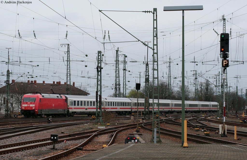 101 138-6 mit dem IC 2277 (Hamburg Altona-Karlsruhe Hbf) bei der Einfahrt Karlsruhe 27.3.10