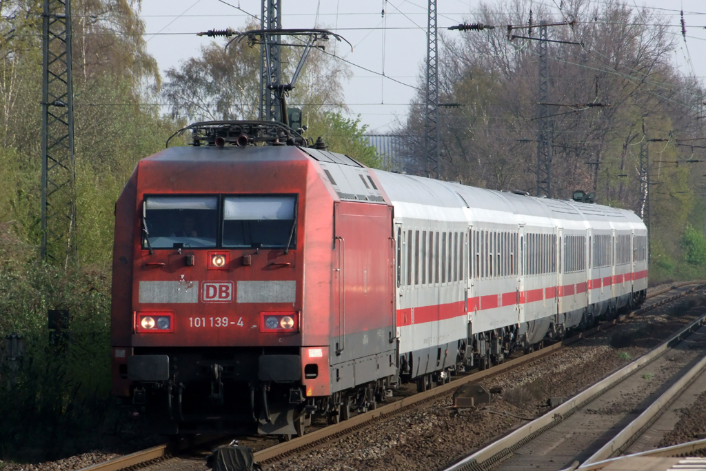 101 139-4 mit IC 2005 nach Koblenz in Recklinghausen-Sd 17.4.2012