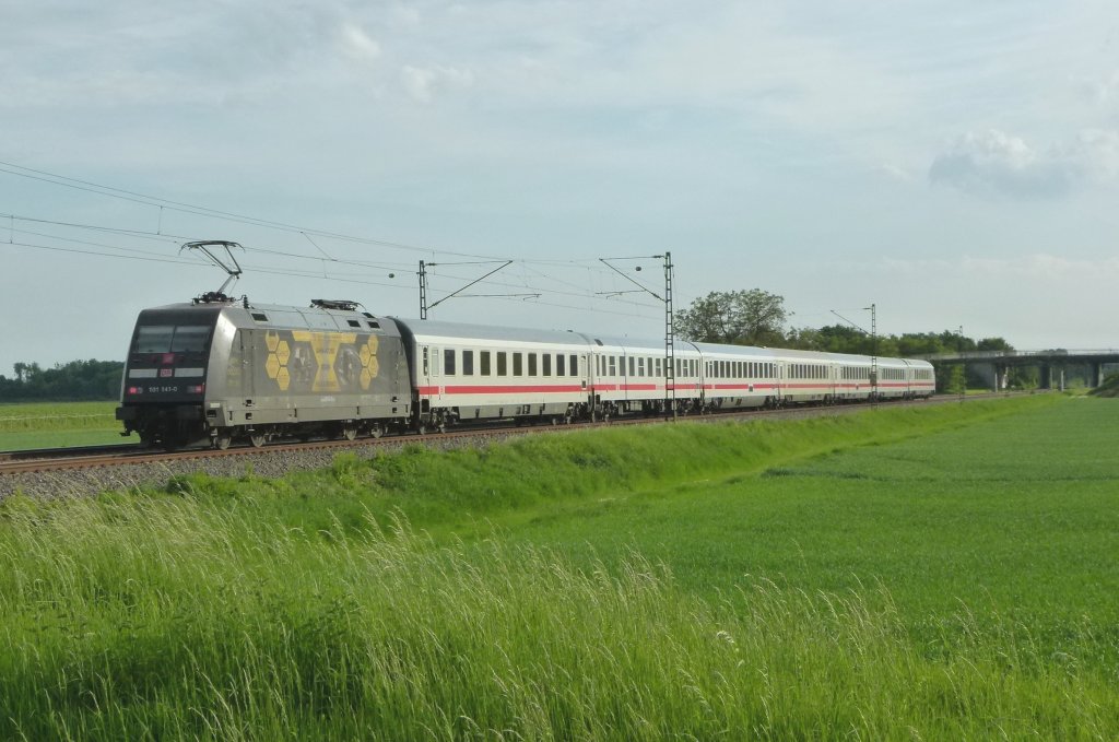 101 141-0 ist mit dem IC 2373 Stralsund - Karlsruhe am 11.05.2012bei L�tzelsachsen