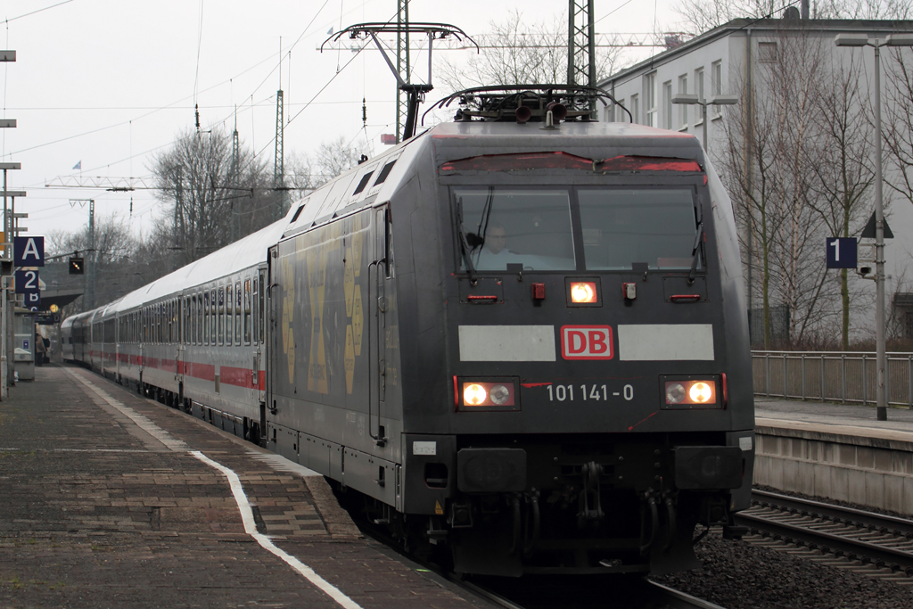 101 141-0 mit IC 2333 nach Norddeich-Mole in Recklinghausen 13.4.2013