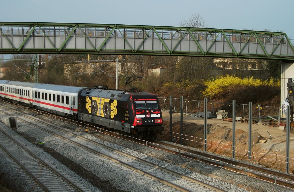 101 141  Azubis  ist am 02.04.11 mit dem IC 2304 nach Berlin, in L-Leutzsch Richtung Leipzig Hbf unterwegs.