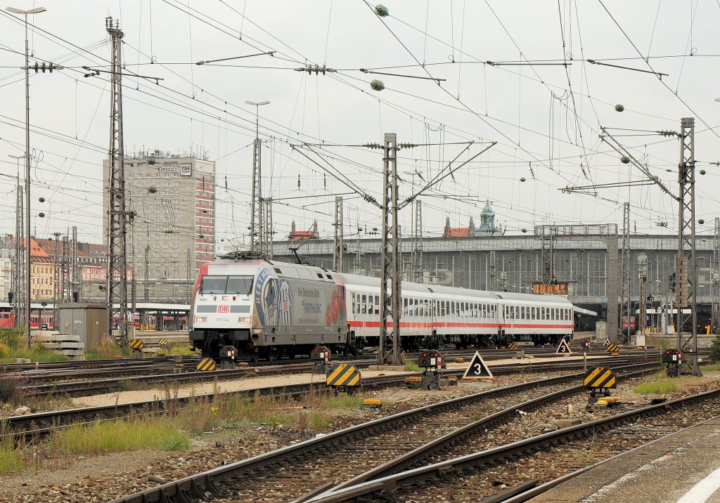101 144 am 02.10.09 mit dem wohl k�rzesten IC (2094 nach Ulm) in M�nchen Hbf