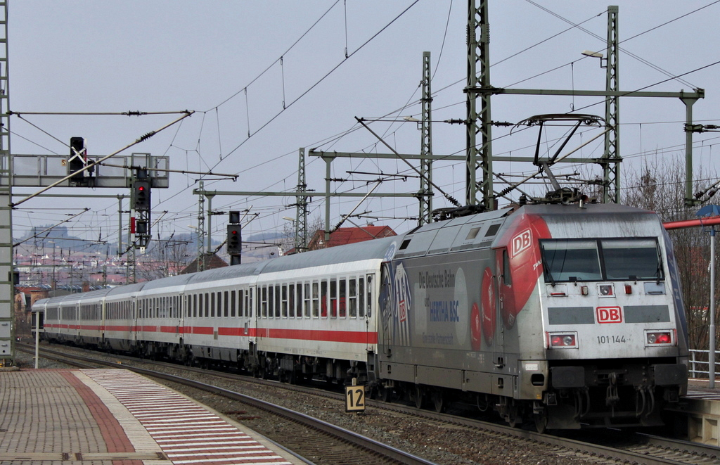 101 144 mit IC 2250 nach Frankfurt am Main am 07.03.12 in Eisenach