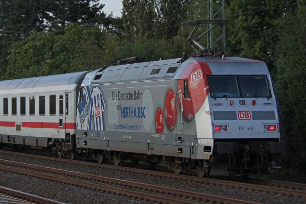 101 144 schiebt am 5.9.10 ihren IC durch Dsseldorf-Angermund