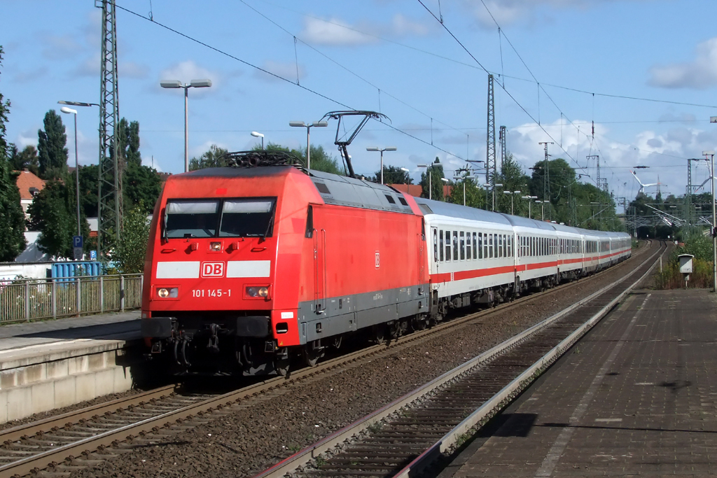 101 145-1 mit IC 1936 nach K�ln bei der Einfahrt in Recklinghausen 1.9.2012